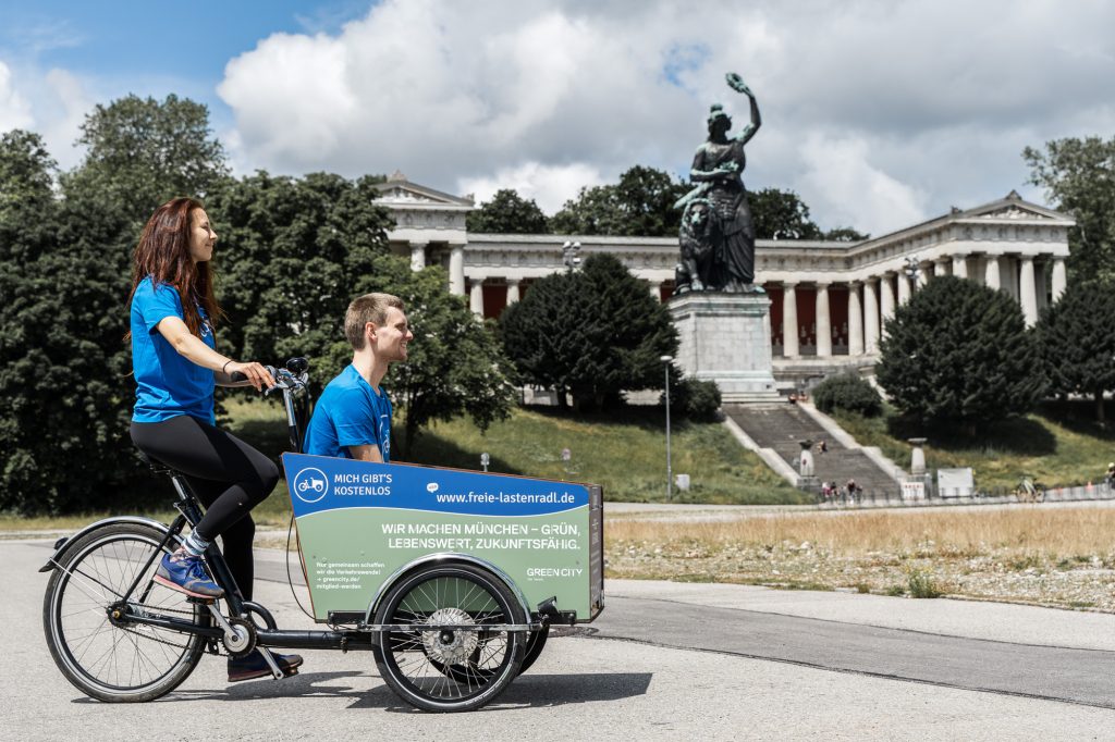 Freie Lastenradl vor Bavaria